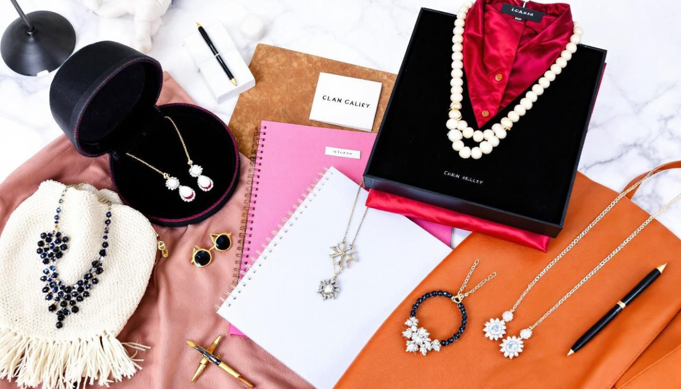 Les secrets pour assortir vos bijoux avec des tenues de travail professionnelles